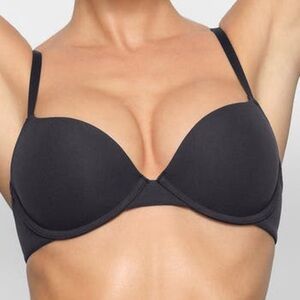 NWT Skims Ultimate Push Up Plunge Bra